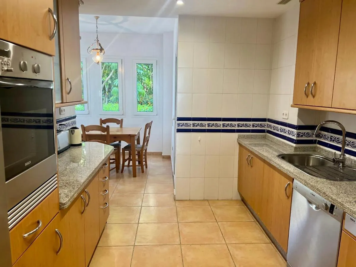 Los Monteros Palm Beach, Private Garden, Beach Front Marbella Apartment