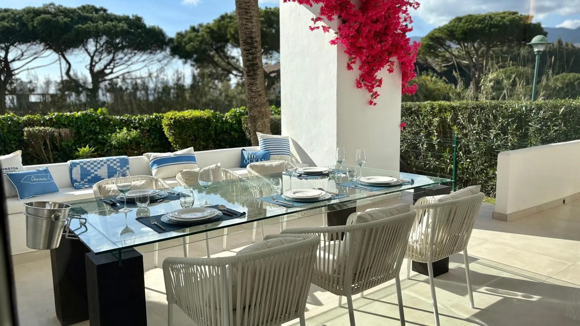 Los Monteros Palm Beach, Private Garden, Beach Front Marbella Apartment